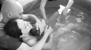 Suda doğumun avantajları