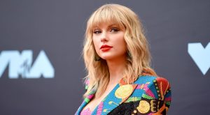 TAYLOR SWIFT VÜCUT OLUMLAMASI HAKKINDA KONUŞTU