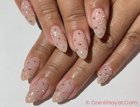 Tırnaklarınıza renk katın!