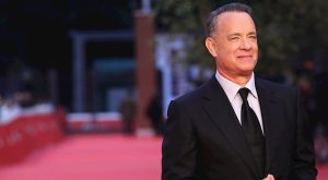 TOM HANKS CORONA İSMİNDEKİ BİR ÇOCUĞA DAKTİLO ARMAĞAN ETTİ