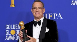 TOM HANKS MÜKAFATINI ALIRKEN GÖZ YAŞLARINI TUTAMADI