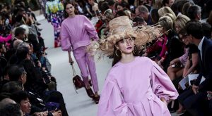 VALENTINO ROMA’DA CANLI DEFİLE DÜZENLEYECEK!