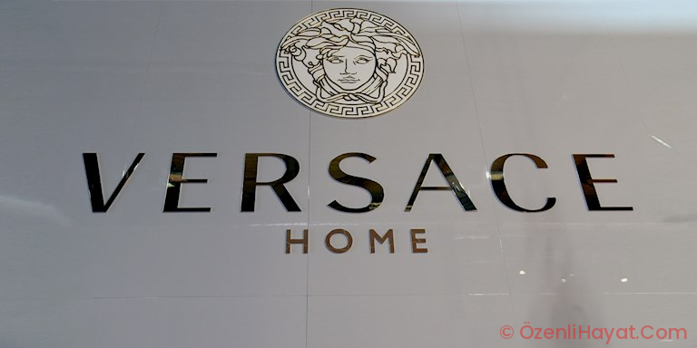 VERSACE HONG KONG TİŞÖRTLERİ İÇİN ÖZÜR DİLEDİ