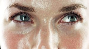 Yazın yağlı ciltlerde terleme sorunu nasıl önlenir?