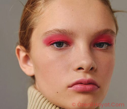 Yeni beğenilen monokrom makyajı