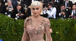 2020’NİN EN ÇOK KAZANAN YILDIZI KYLIE JENNER OLDU