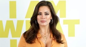 ASHLEY GRAHAM BEDENİ HAKKINDA KONUŞMAKTAN “NEFRET” EDİYOR