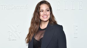 ASHLEY GRAHAM, TOPLUMSAL MEDYADAKİ ‘MOM-SHAMING’ HAKKINDA KONUŞTU