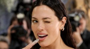 Ashley Graham's Spray-Painted Met Gala Nails Are an Actual Work of Arka
