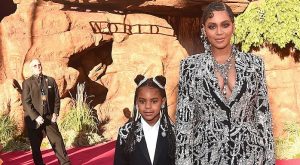 BLUE IVY BİRİNCİ GRAMMY MÜKAFATI İLE POZ VERDİ
