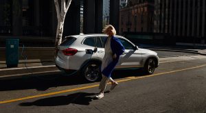 BMW’NİN BÜSBÜTÜN ELEKTRİKLİ MODELİ YENİ BMW iX3 TÜRKİYE’DE!