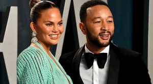 CHRISSY TEIGEN KAYBETTİĞİ OĞLU İÇİN BİR DÖVME YAPTIRDI