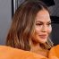 CHRISSY TEIGEN’IN YENİ HOBİSİ TWITTER ÜZERİNDEN ELEŞTİRİLDİ