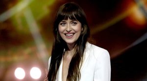 DAKOTA JOHNSON SİNEMA ÇEKİMİNDE YAŞADIĞI PANİK ATAĞI ANLATTI