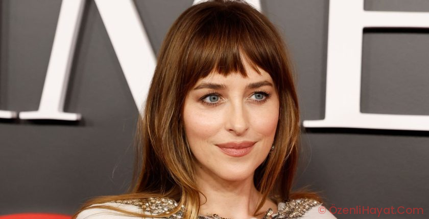 Dakota Johnson’s Honey-Blonde Highlights Prove Summer Hair Is All About Small Updates Dakota Johnson’s Honey-Blonde Highlights Prove Summer Hair Is All About Small Updates