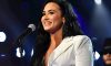 DEMI LOVATO NİŞANINI ATTI DEMI LOVATO NİŞANINI ATTI