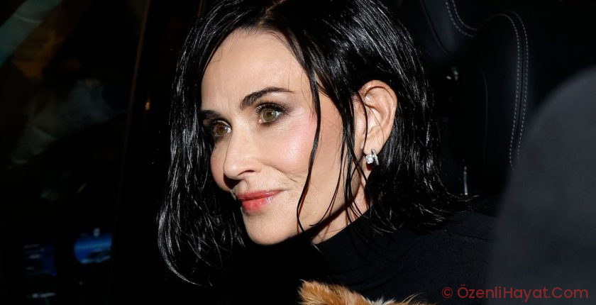 Demi Moore’s Drastic Bob Comes After Years of Resisting Pressure to Cut Her Waist-Length Hair Demi Moore’s Drastic Bob Comes After Years of Resisting Pressure to Cut Her Waist-Length Hair