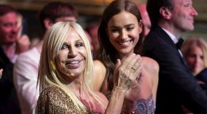 DONATELLA VERSACE İLE BAYAN GÜCÜ ÜZERİNE BİR SOHBET SERİSİ