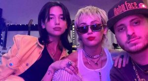 DUA LIPA VE MILEY CYRUS YENİ BİR MÜZİK İÇİN BİR ORTADA