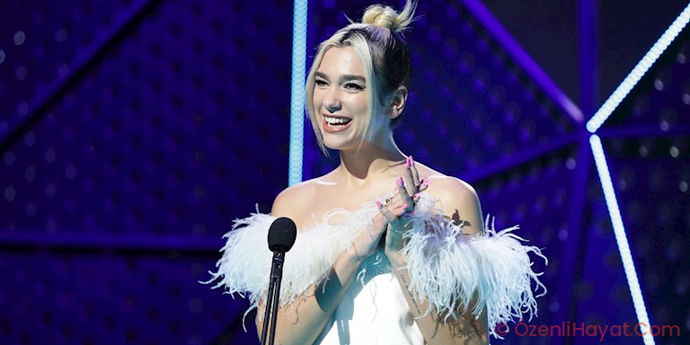 DUA LIPA’NIN ‘SATURDAY NIGHT LIVE’ TARZLARI