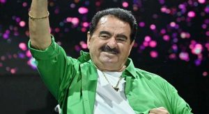 El öptürdü kesenin ağzını açtı! İbrahim Tatlıses bayram harçlıklarını dağıttı