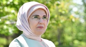 Emine Erdoğan’dan 19 Mayıs bildirisi: “İstiklal uğruna başlatılan büyük gayretin adıdır” Emine Erdoğan’dan 19 Mayıs bildirisi: “İstiklal uğruna başlatılan büyük gayretin adıdır”