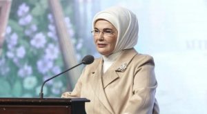 Emine Erdoğan’dan Dünya Ebeler Günü’ne ait paylaşım