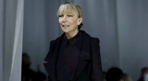 ESKİ MODEL PENELOPE TREE FENDI DEFİLESİNDE UZUNLUK GÖSTERDİ ESKİ MODEL PENELOPE TREE FENDI DEFİLESİNDE UZUNLUK GÖSTERDİ