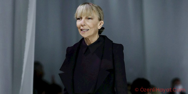 ESKİ MODEL PENELOPE TREE FENDI DEFİLESİNDE UZUNLUK GÖSTERDİ ESKİ MODEL PENELOPE TREE FENDI DEFİLESİNDE UZUNLUK GÖSTERDİ