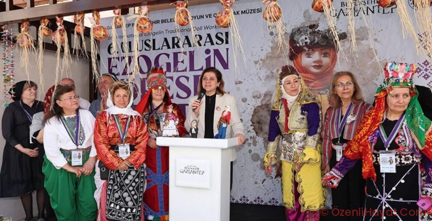 Ezogelin figürü sanatla harmanlandı: 6. Memleketler arası Ezogelin Yöresel Bebek Çalıştayı başladı Ezogelin figürü sanatla harmanlandı: 6. Memleketler arası Ezogelin Yöresel Bebek Çalıştayı başladı