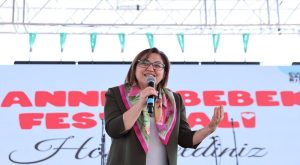 Fatma Şahin’den Anneler Günü’nde manalı buluşma! Bebek şenliğinde ailelerle buluştu
