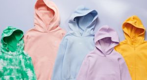 H&M PLASTİK ATIKLARI ÇOCUK KIYAFETİNE DÖNÜŞTÜRÜYOR