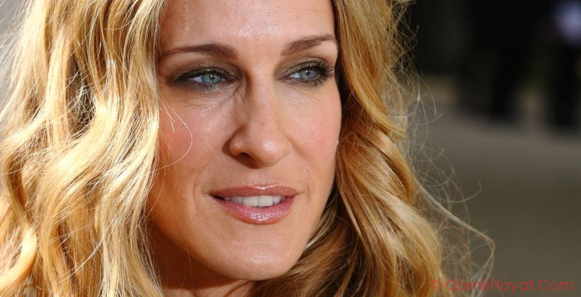 How to Apply Eye Shadow for Mature Skin, According to Makeup Experts
