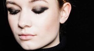 How to Apply False Eyelashes Like a Pro
