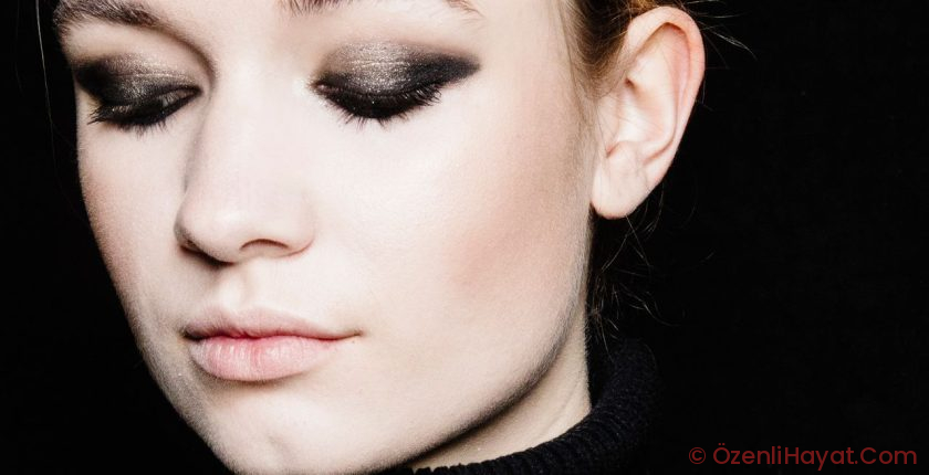 How to Apply False Eyelashes Like a Pro