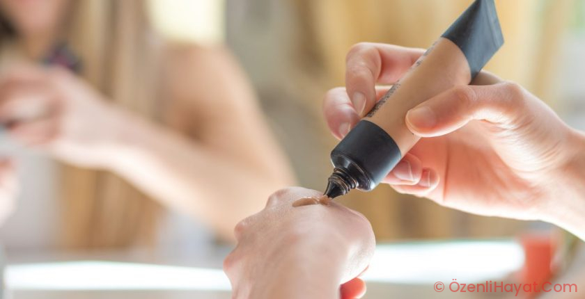 How to Apply Tinted Moisturizer, According to Pro Makeup Artists How to Apply Tinted Moisturizer, According to Pro Makeup Artists