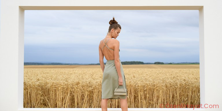 JACQUEMUS İLKBAHAR YAZ 2021 DEFİLESİ BİR BUĞDAY TARLASINDA GERÇEKLEŞTİ