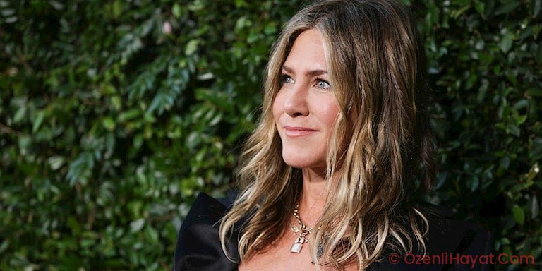 JENNIFER ANISTON’UN ‘VOKAL TİKİ’ VİRAL OLDU