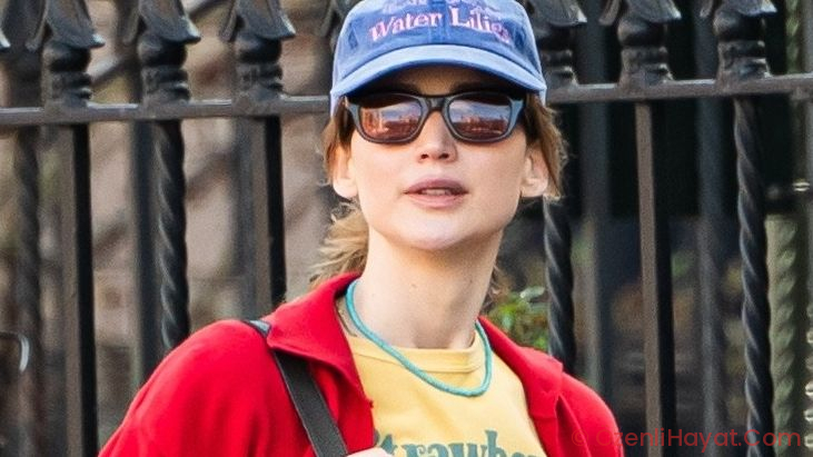 Jennifer Lawrence Is Already Wearing Summer 2026’s Hottest Sneakers