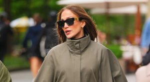 Jennifer Lopez Makes a Strong Case for Black Capri Leggings and Brown Heels This Summer