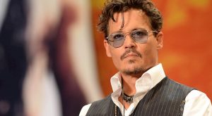 JOHNNY DEPP’İN ‘FANTASTIC BEASTS’ SİNEMASINDAN İSTİFA ETMESİ İSTENDİ