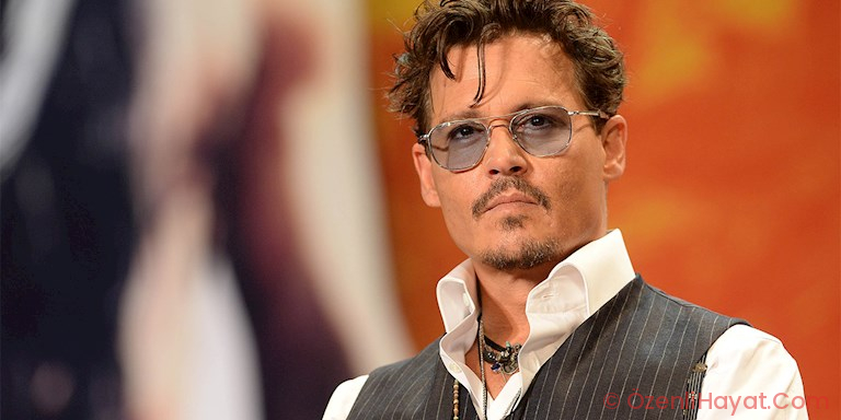 JOHNNY DEPP’İN ‘FANTASTIC BEASTS’ SİNEMASINDAN İSTİFA ETMESİ İSTENDİ