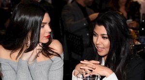 KENDALL JENNER, ABLASI KOURTNEY’NİN ‘EN MAKÛS EBEVEYN’ OLDUĞUNU SÖYLEDİ