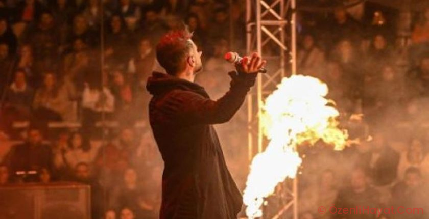 Konserde yüzü yandı! Tan Taşçı alevler ortasında kaldı