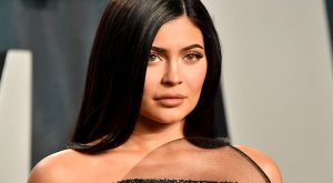 KYLIE JENNER 200 MİLYON TAKİPÇİYE ULAŞTI!