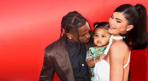 KYLIE JENNER, STORMI’NİN DAHA EVVEL GÖRÜLMEMİŞ BİR FOTOĞRAFINI PAYLAŞTI