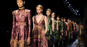 LONDRA MODA HAFTASI BÜSBÜTÜN DİJİTAL OLUYOR