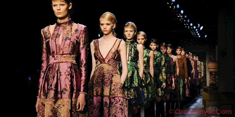 LONDRA MODA HAFTASI BÜSBÜTÜN DİJİTAL OLUYOR LONDRA MODA HAFTASI BÜSBÜTÜN DİJİTAL OLUYOR