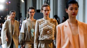 MAX MARA İLKBAHAR YAZ 2021 DEFİLESİ