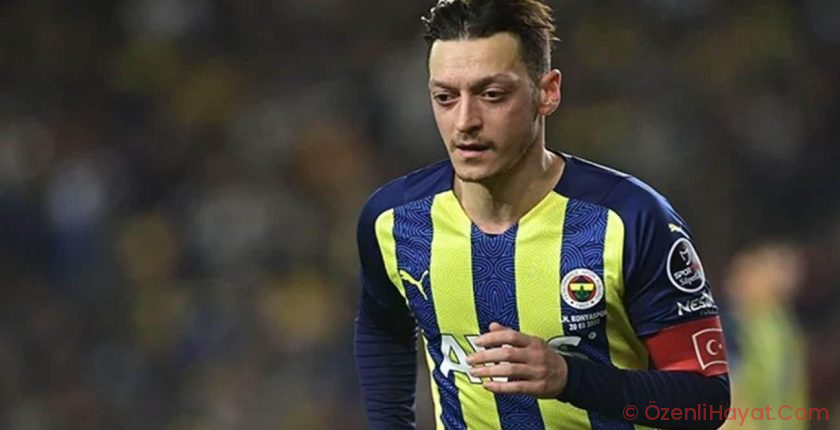 Mesut Özil’den aile pozu! Eşi ve çocuklarını paylaştı